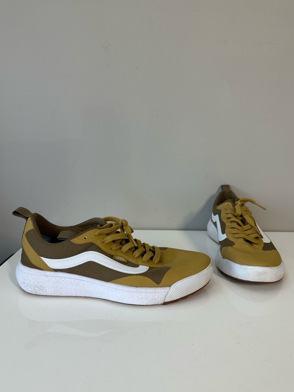 Vans Ultrarange EXO Ultracush Mustard Gold Sneakers Size 9 Womens 7.5 Mens